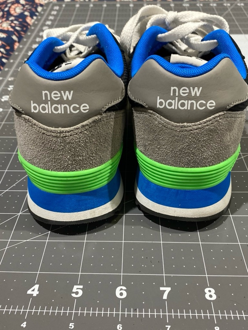 New Balance Men’s Black Sneakers with Gray, Blue & Neon Green Accents Size 7 - Picture 5 of 8